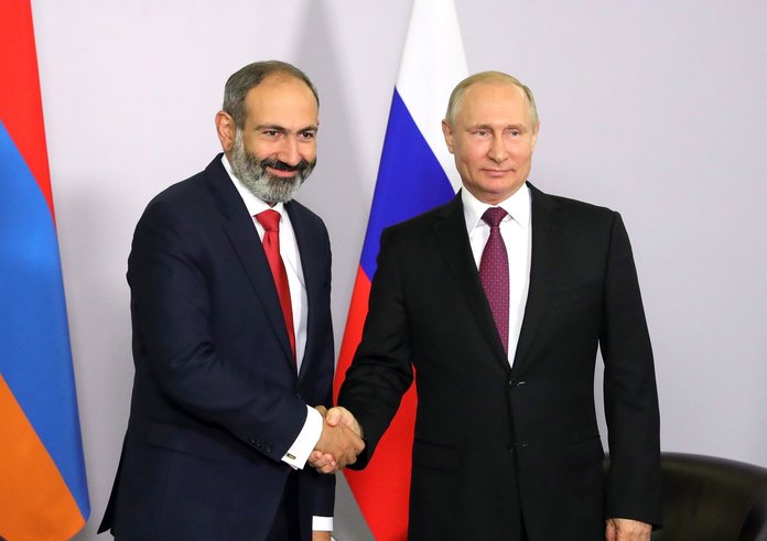 Vladimir_Putin_and_Nikol_Pashinyan_(2018-05-14)_02
