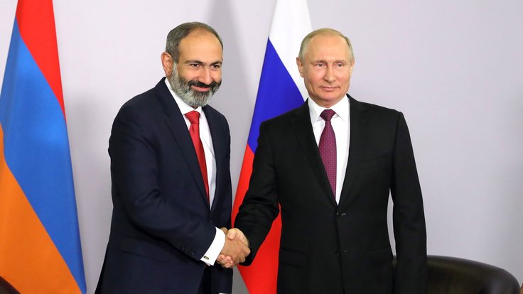 Vladimir_Putin_and_Nikol_Pashinyan_(2018-05-14)_02