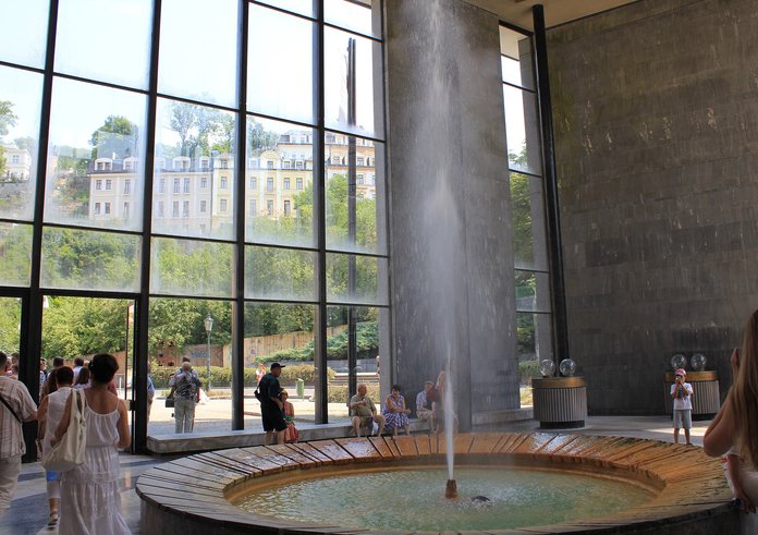 Vřídlo_Karlovy_Vary_2010_1