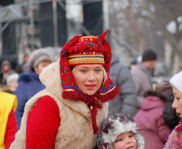 Woman_in_Traditional_Ukrainian_Clothes_-_Maslenitsa_-_Kiev,_Ukraine_-_March_2013