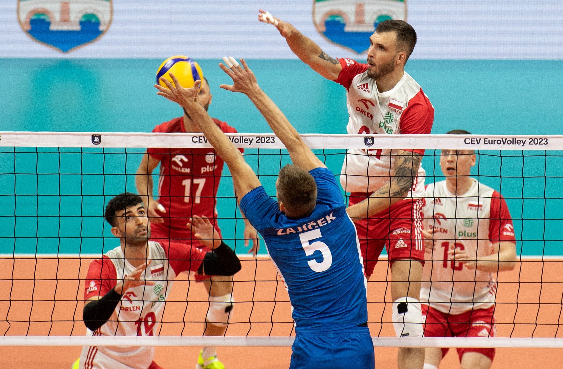 Pol ci Pomstili Fotbalisty Minutov Zpr vy Pol ci Pomstili Fotbalisty Minutov Zpr vy