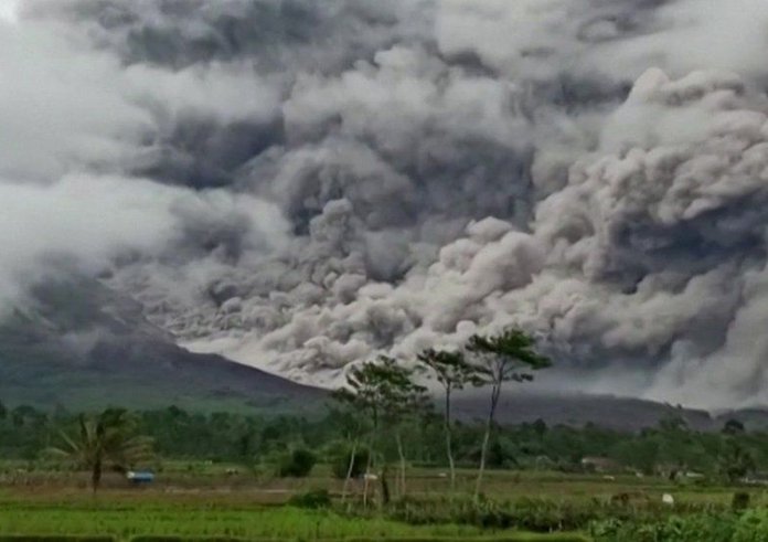 Výbuch sopky v Indonésii