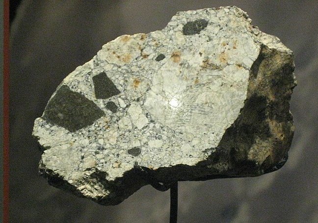 aubrit, odlomek z meteoritu