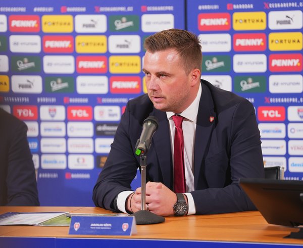 Jaroslav Köstl na nominační tiskové konferenci.