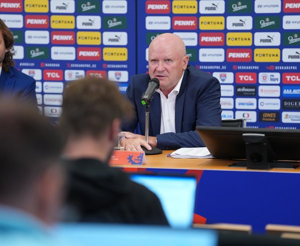 Pavel Nedvěd a Ivan Hašek oznamují nominace.
