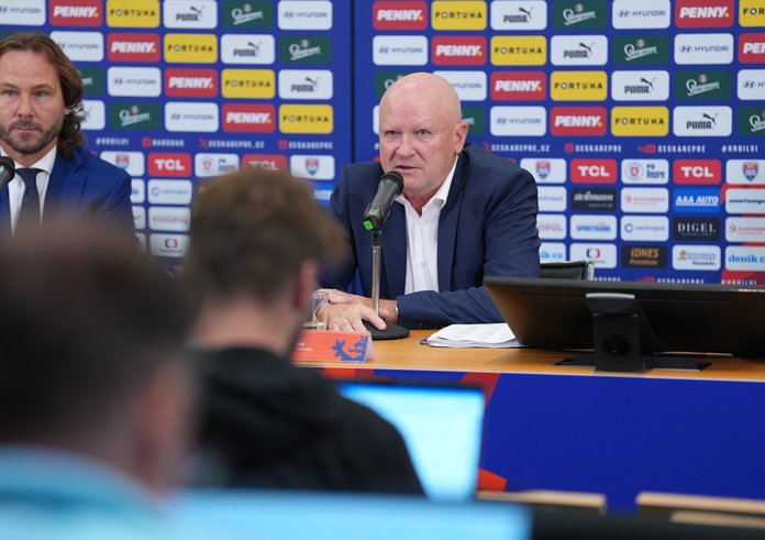 Pavel Nedvěd a Ivan Hašek oznamují nominace.