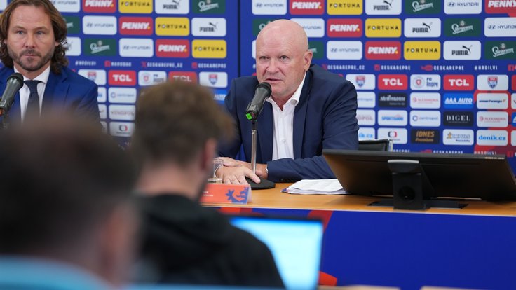 Pavel Nedvěd a Ivan Hašek oznamují nominace.