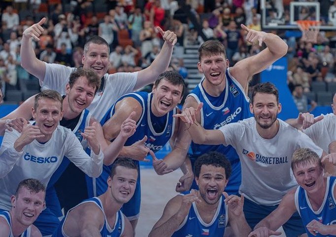 Basketbalisté slaví postup do finále.