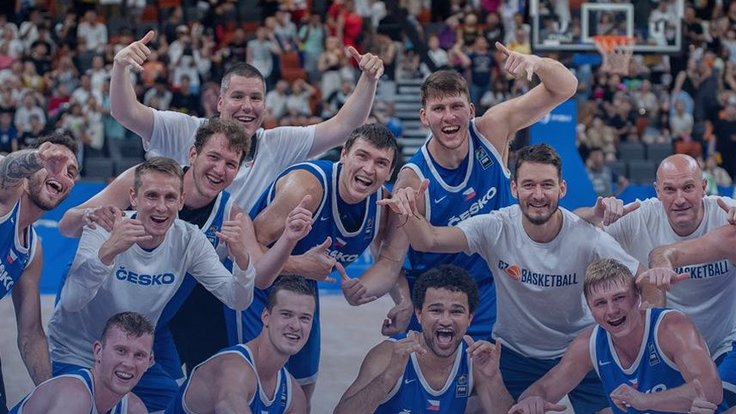 Basketbalisté slaví postup do finále.