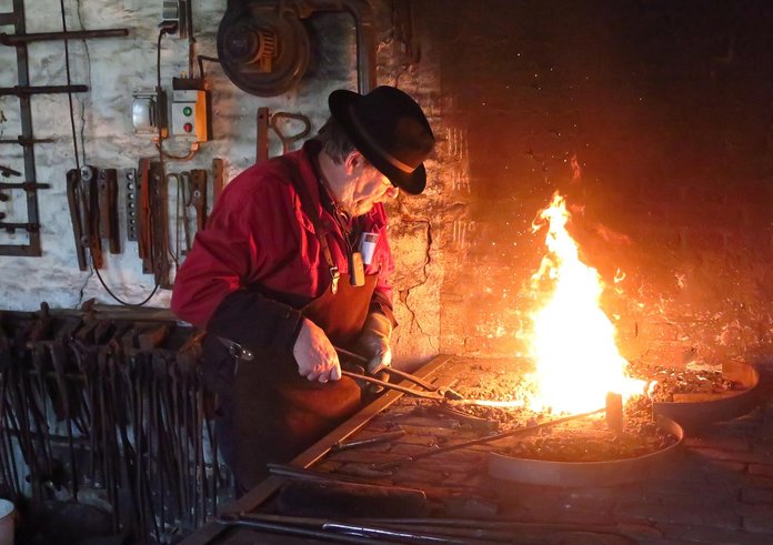 blacksmith-1563109_1280