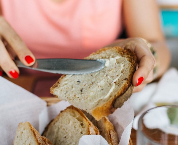 bread_butter_close_up_hands_pastry_process-1608292