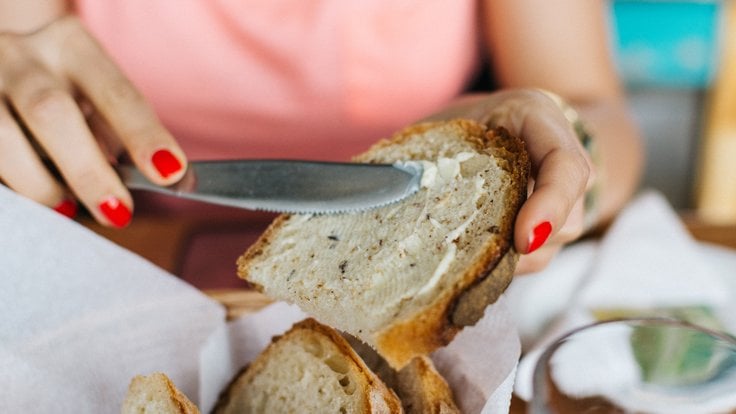 bread_butter_close_up_hands_pastry_process-1608292