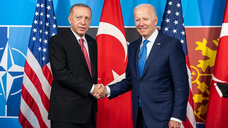 Turecký prezident Recep Tayyip Erdogan s americkým protějškem Joe Bidenem.