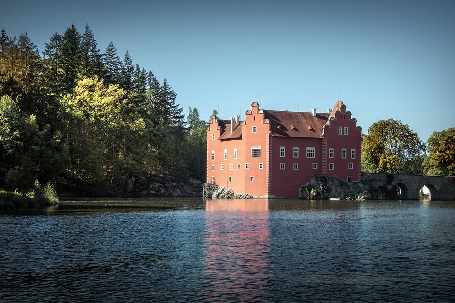 Červená lhota