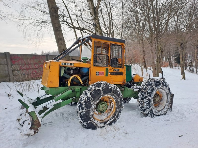 Lesní kolový traktor