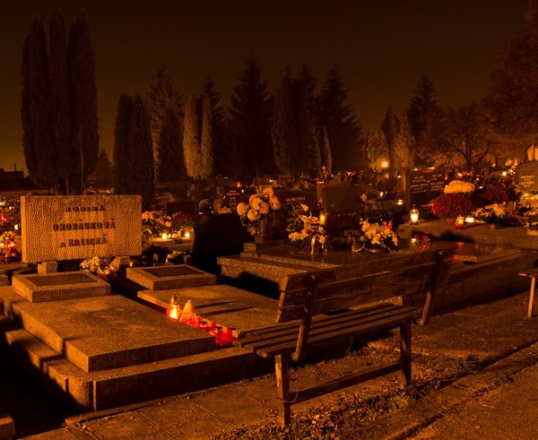 cemetery_candles_night_dark_dead_the_tomb_of_monument_the_deceased-1059008