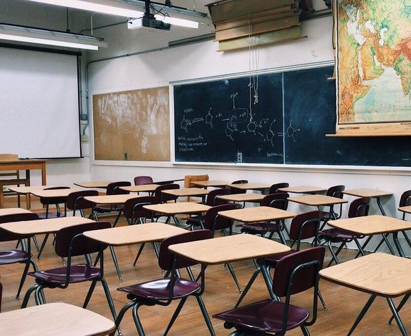 classroom-2093744_1280