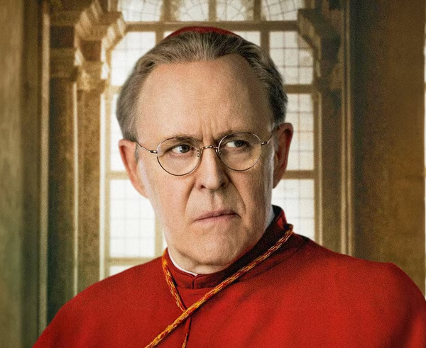 John Lithgow ve filmu Konkláve (2024)