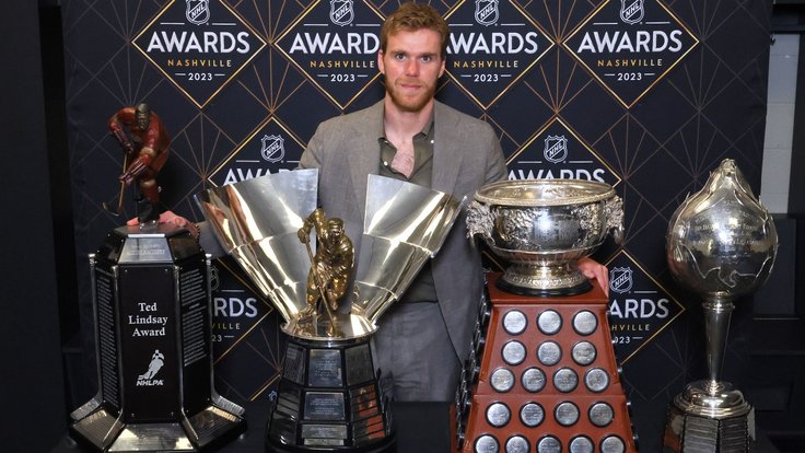 Connor McDavid převzal čtyři ocenění