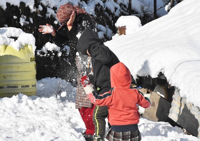 děti ve sněhu pixabay