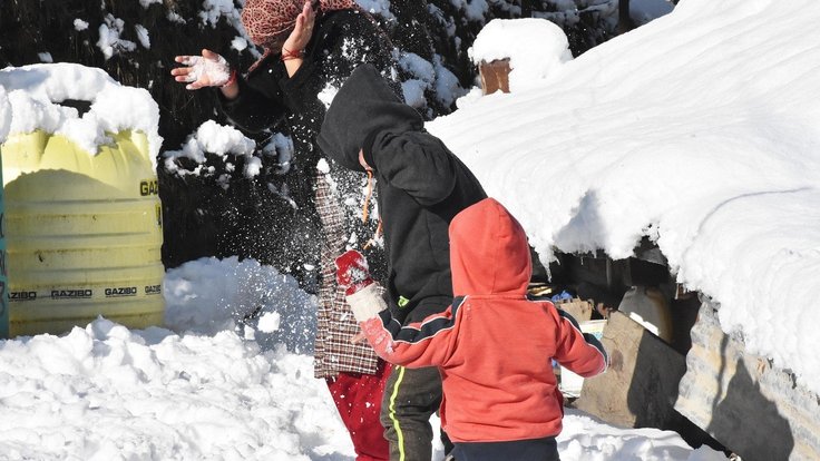 děti ve sněhu pixabay