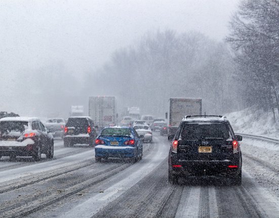 driving-2053388_1280