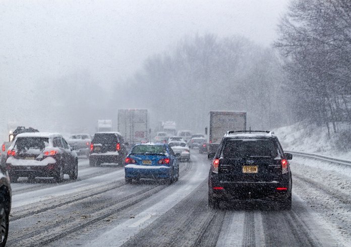 driving-2053388_1280