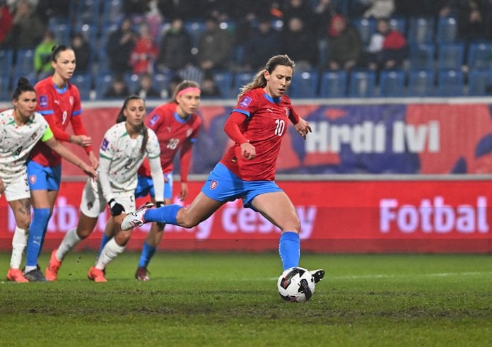 Kateřina Svitková vstřelila gól z penalty.