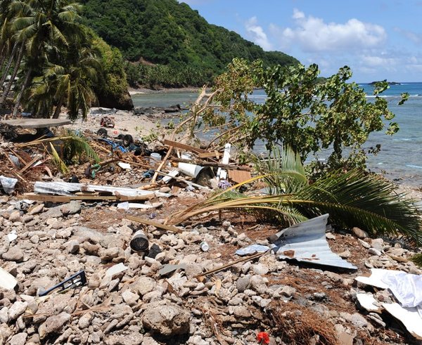 earthquake-tsunami-leone-american-samoa-october-2-2009-debris-of-every-kind-b76437-1024