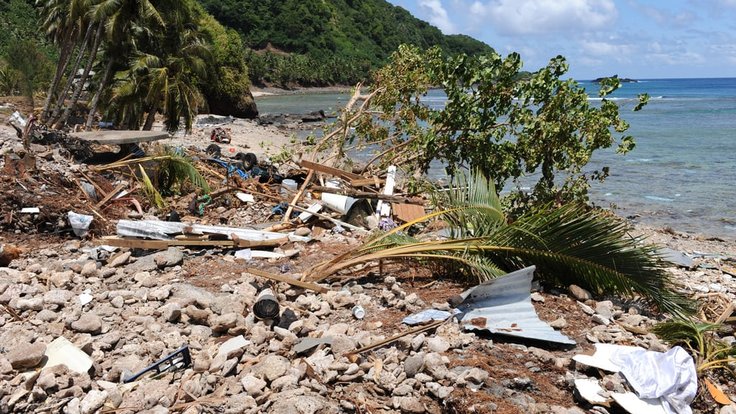 earthquake-tsunami-leone-american-samoa-october-2-2009-debris-of-every-kind-b76437-1024