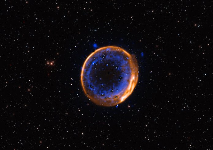 Astronomové díky dalekohledu VLT získali první vizuální důkaz, že supernova SNR 0509-67.5 vznikla dvojitou detonací.