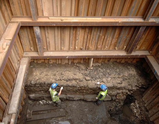 excavation-of-roman-riverside-wall-at-riverbank-house-c-mola