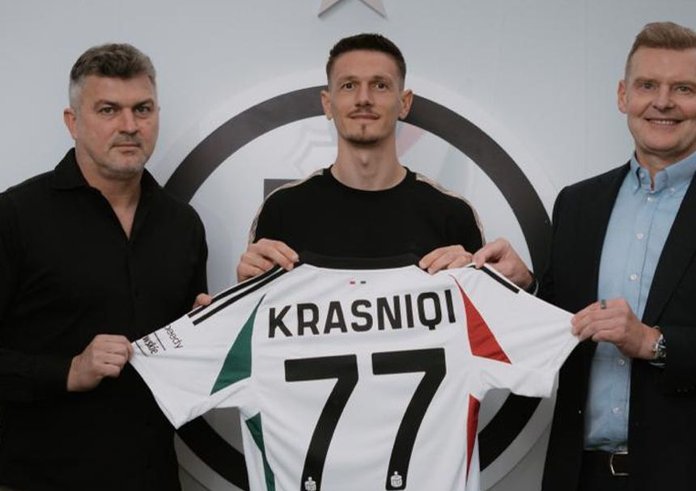 Ermal Krasniqi oblékne dres Legie Varšava.