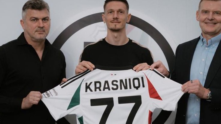 Ermal Krasniqi oblékne dres Legie Varšava.
