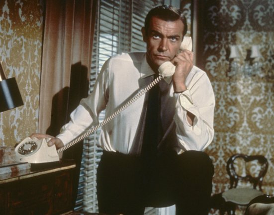 Sean Connery jako James Bond  ve filmu Srdečné pozdravy z Ruska