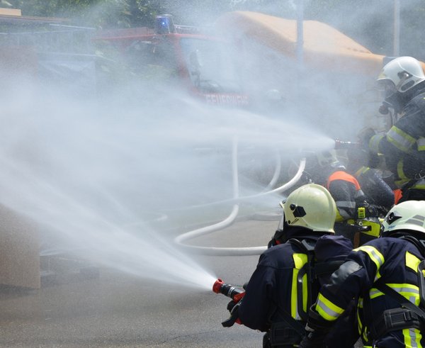 fire_delete_brand_exercise_fire_fighting_use_fire_fighter_fire_delete-779815