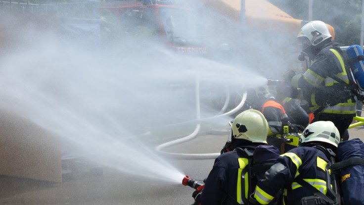 fire_delete_brand_exercise_fire_fighting_use_fire_fighter_fire_delete-779815
