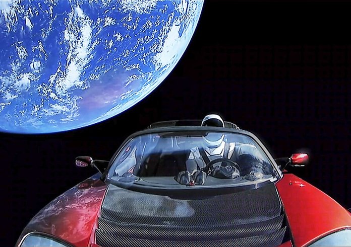 Muskova Tesla vystřelená do vesmíru.