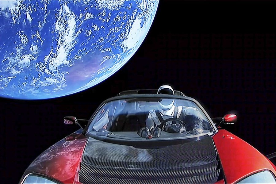 Muskova Tesla vystřelená do vesmíru.