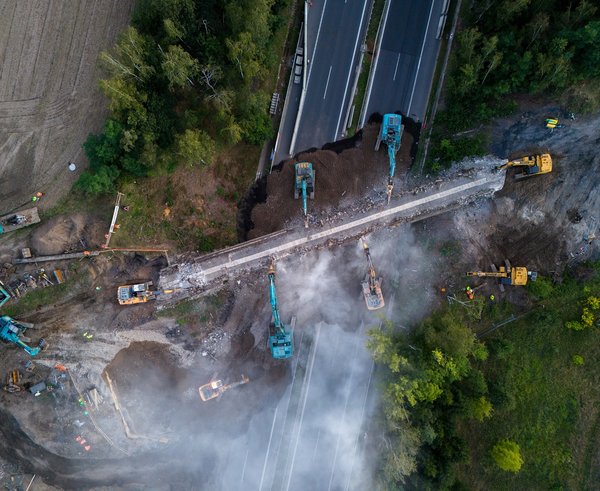 Výstavba nového železničního mostu u Brandýsa nad Labem.