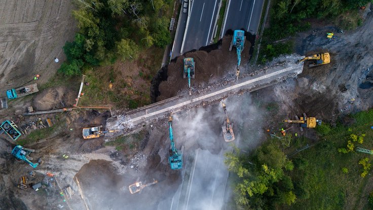 Výstavba nového železničního mostu u Brandýsa nad Labem.