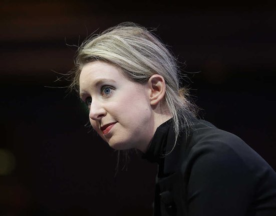 Elizabeth Holmesová.