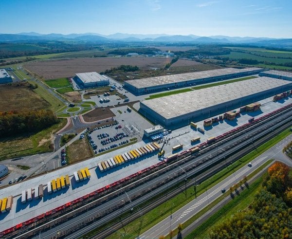 Pozemky, na kterých vyroste logistické centrum pro firmu BMW.