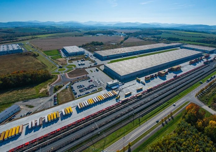 Pozemky, na kterých vyroste logistické centrum pro firmu BMW.