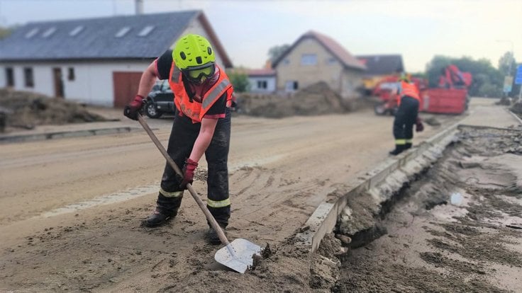 Odklízení následků povodní