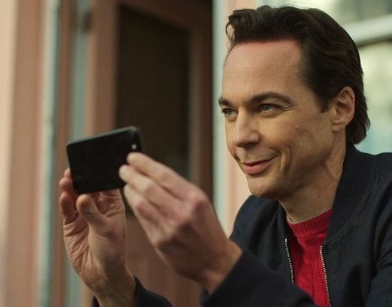 Jim Parsons ve filmu Spoiler Alert (2022).