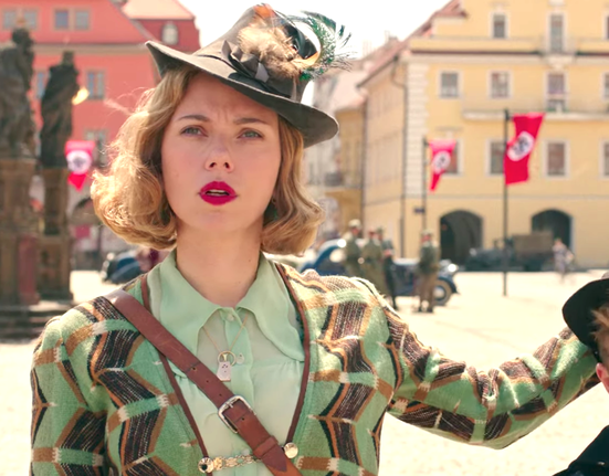 Scarlett Johansson ve filmu Králíček Jojo (2019)