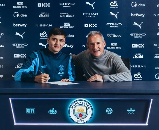 Abdukodir Chusanov posílí Manchester City.