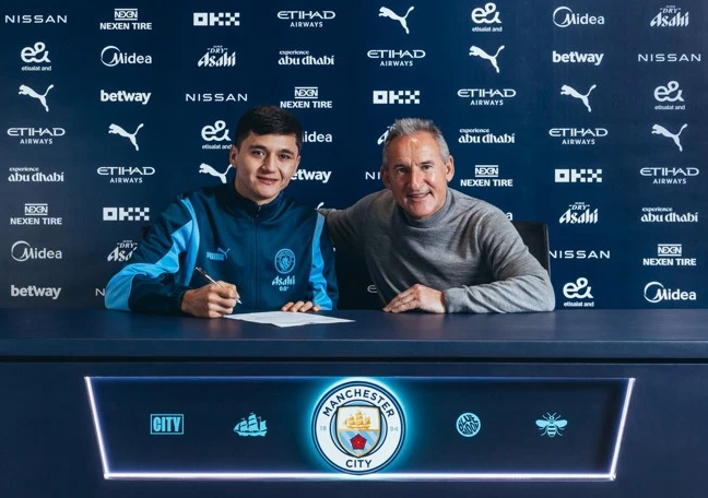 Abdukodir Chusanov posílí Manchester City.