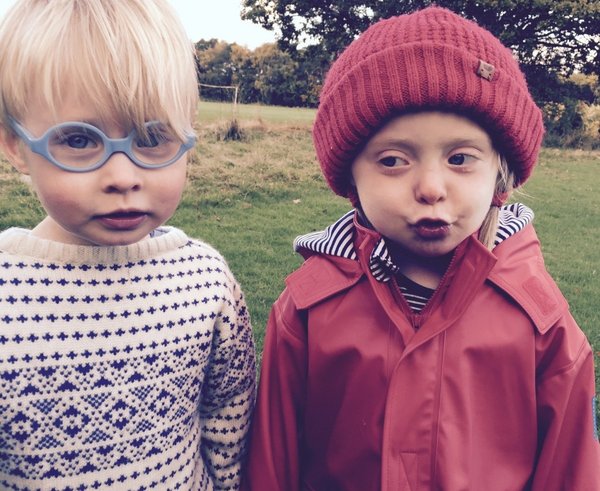 kids_twins_red_family_child_little_happy_childhood-816956